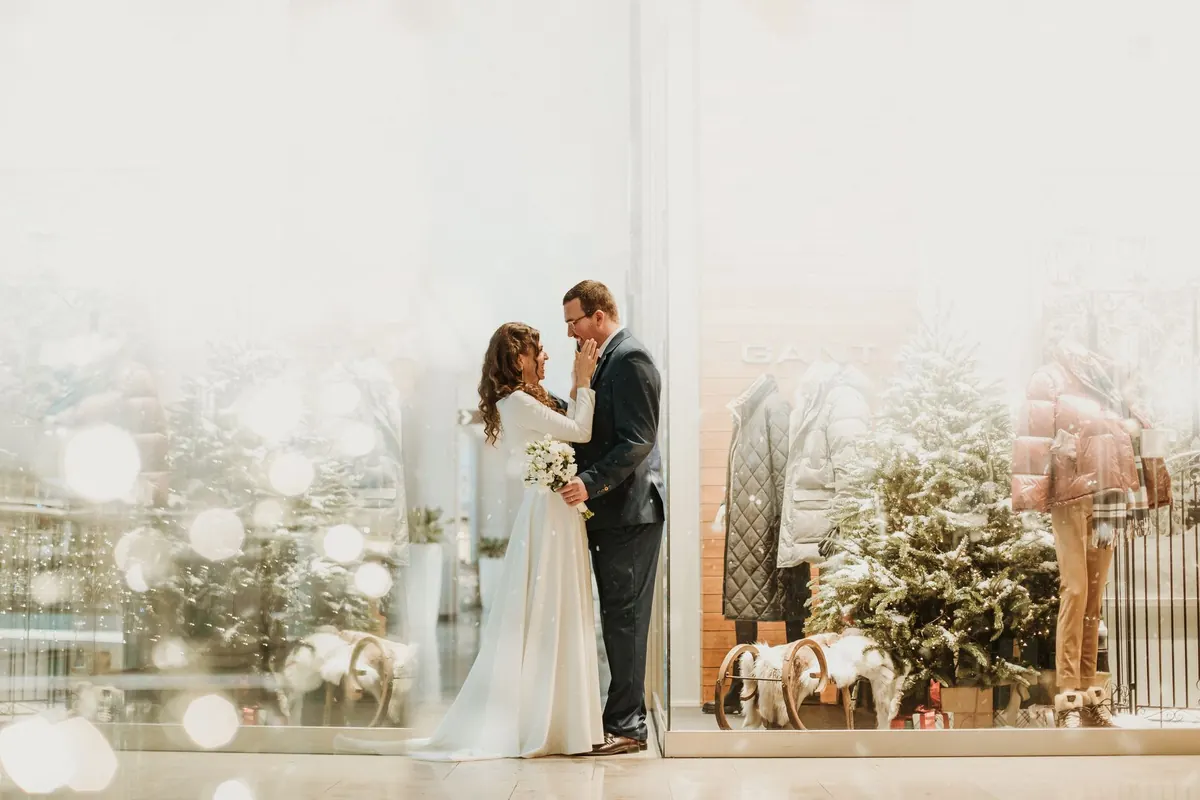 Winter Wedding Photography Portfolio: Building a Seasonal Gallery That Books Clients